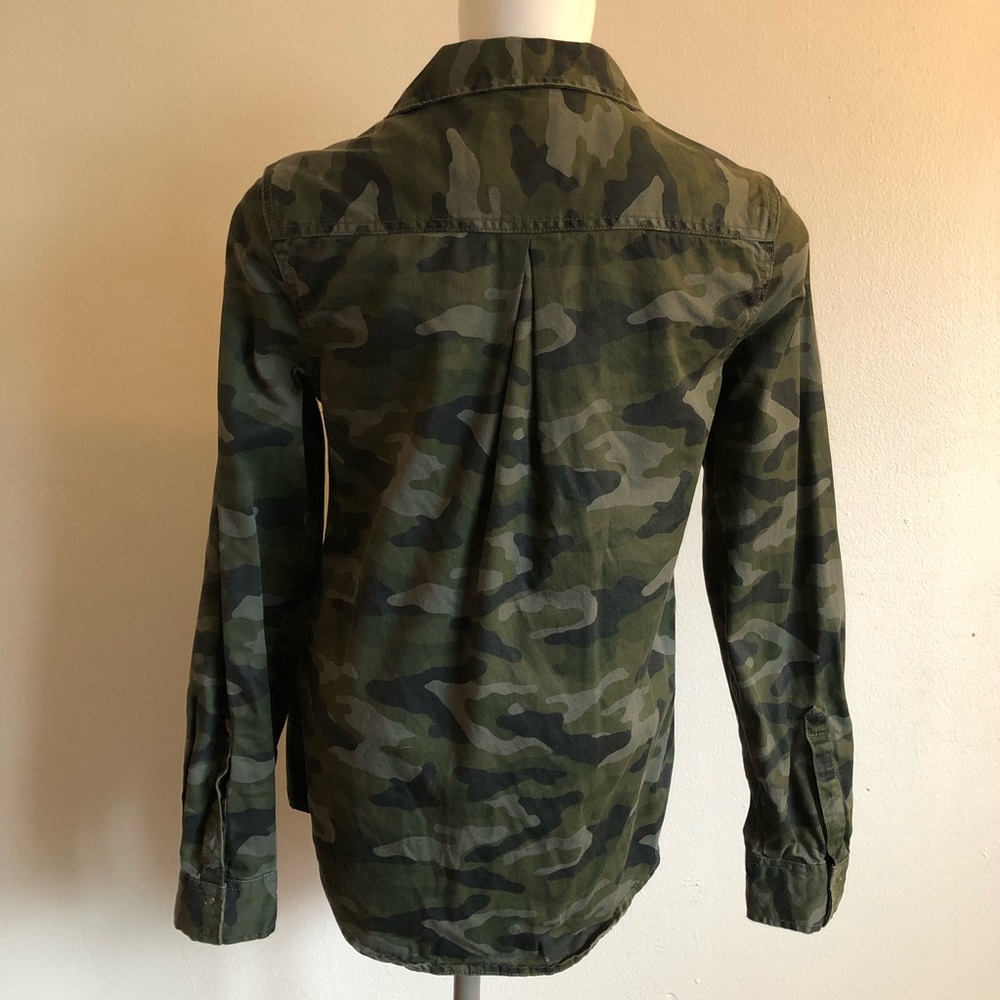 Arizona Jeans Camouflage Amazing Shirt Snaps Size Small NWOT - Picture 3 of 5